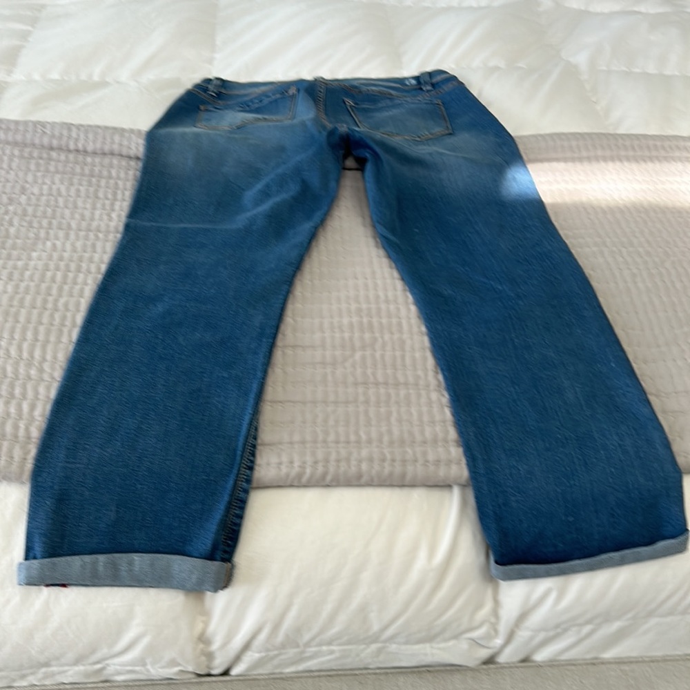 Distressed, capri jeans by Kensie size 12 - Picture 2 of 4
